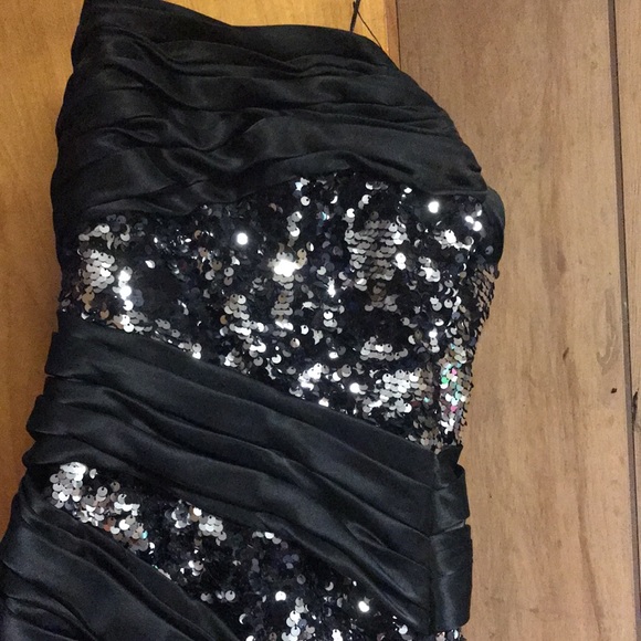 Prom dress - Picture 2 of 4